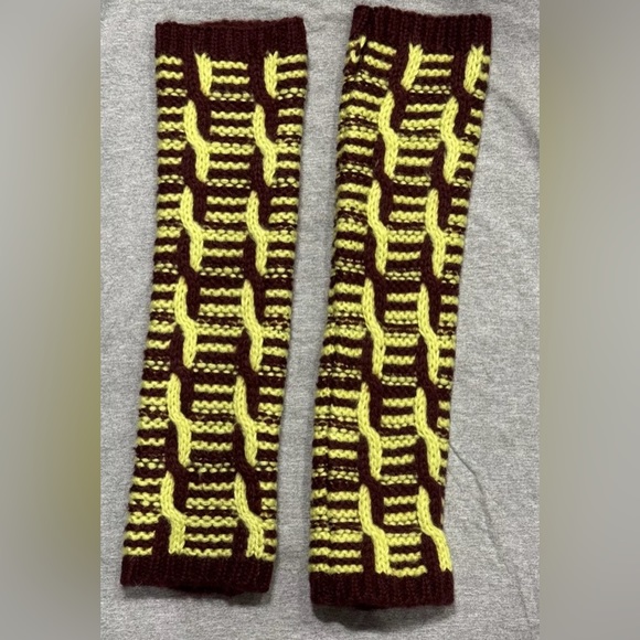 Free People Mariella Cable Knit Arm Warmers W Thumb Holes Red + Yellow NWOT $38 - Picture 4 of 6